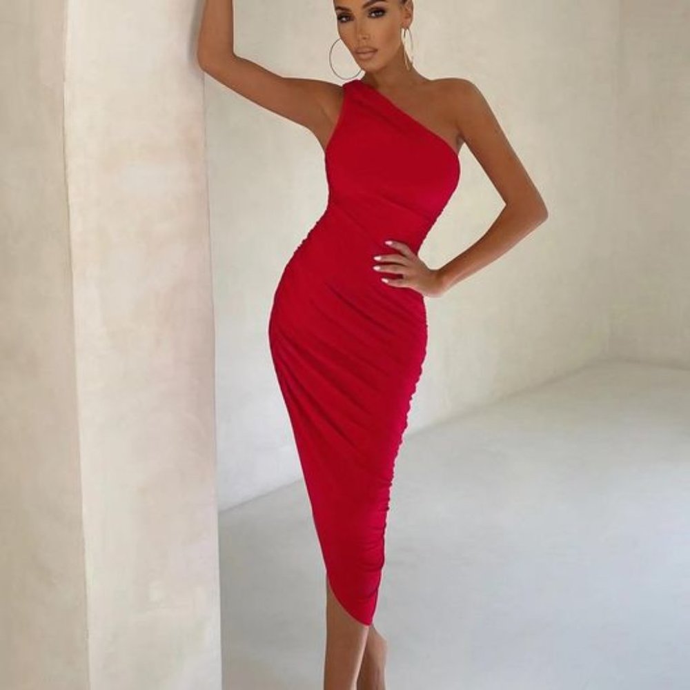 Club L London - Red Asymmetric One Shoulder Ruched Midi Dress